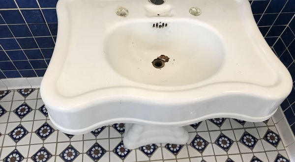 bathtub before reglazing